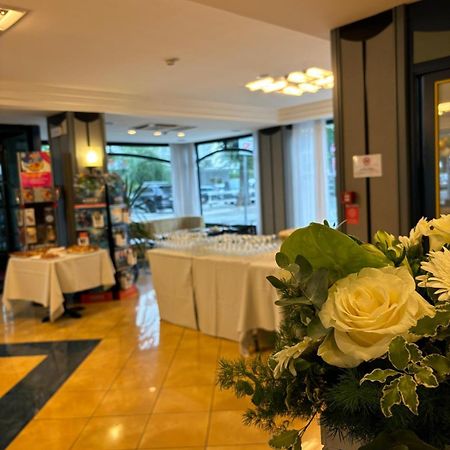 Hotel Gabbiano Cattolica Luaran gambar