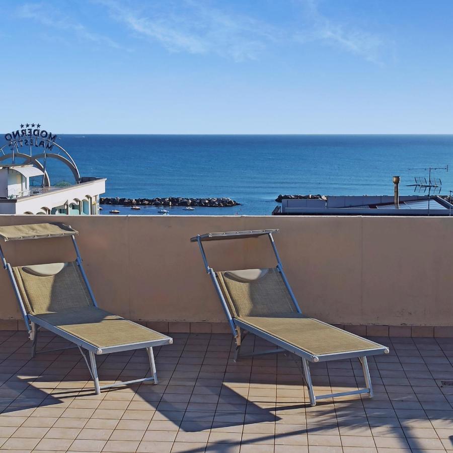 Hotel Gabbiano Cattolica Luaran gambar