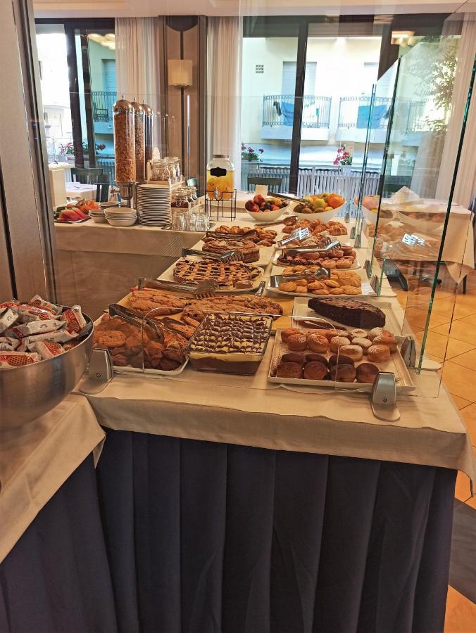 Hotel Gabbiano Cattolica Luaran gambar