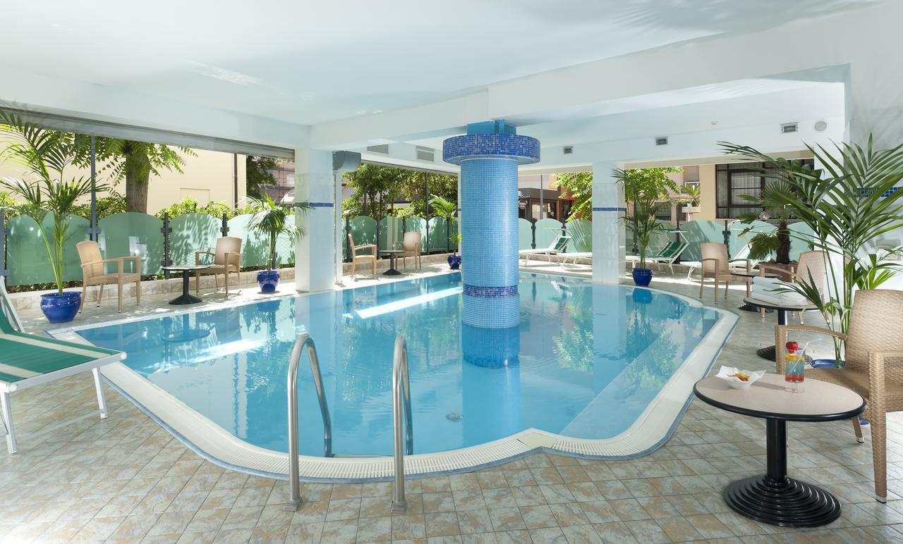 Hotel Gabbiano Cattolica Luaran gambar