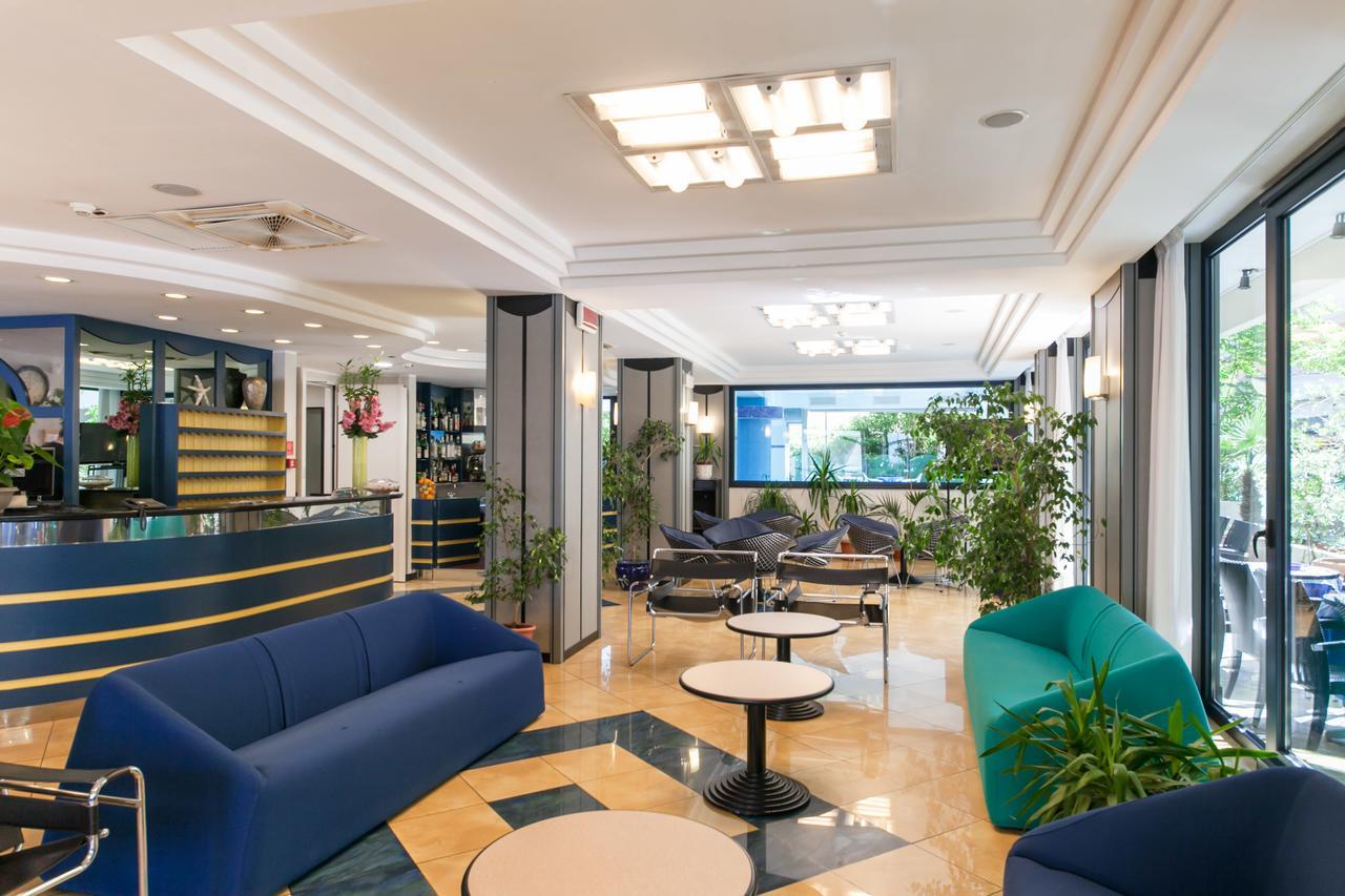 Hotel Gabbiano Cattolica Luaran gambar