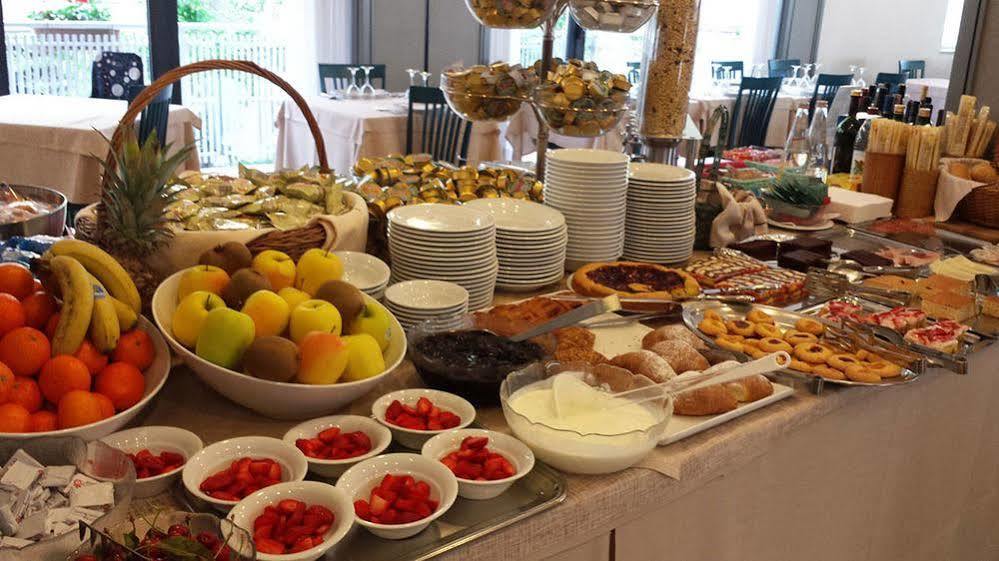 Hotel Gabbiano Cattolica Luaran gambar